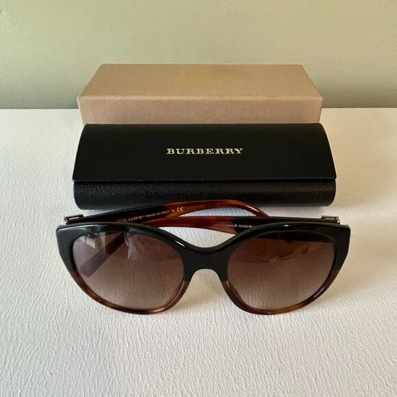 Burberry | Accessories | Burberry Womens Sunglasses Be4242f  display picture 3